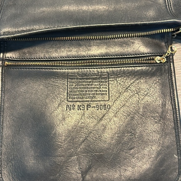 Coach Vintage ‘99 Slim Duffle Sac Black Shoulder Bag with Gold Hardware - Picture 8 of 9